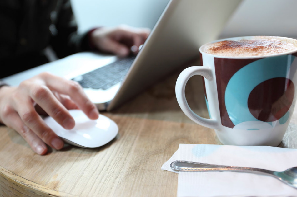 Trabajar a Distancia en Una Cafetería