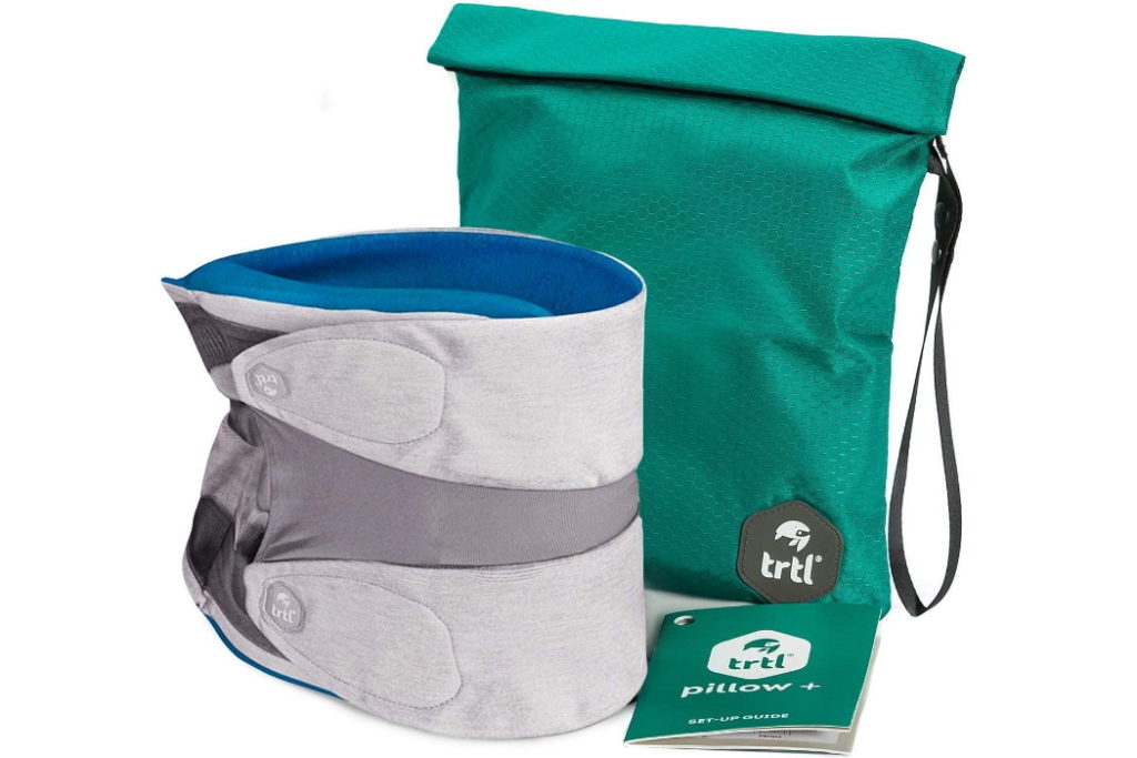 almohada de viaje ajustable trtl pillow plus con bolsa