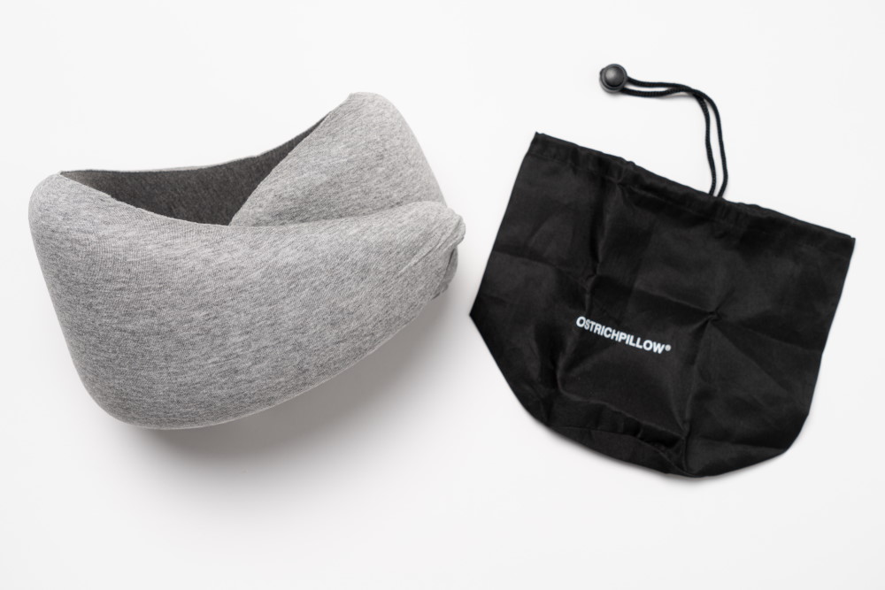 La almohada Ostrichpillow Go cambió la forma en la que viajo y esta es la  razón