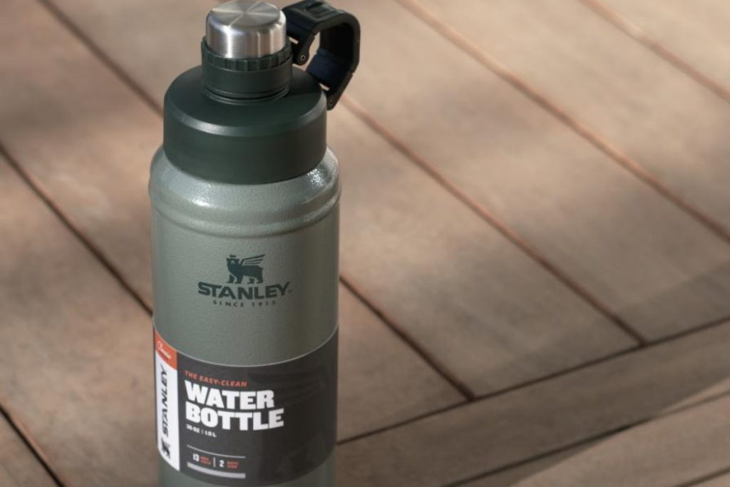 botella de agua stanley classic easy clean 25 oz reseña