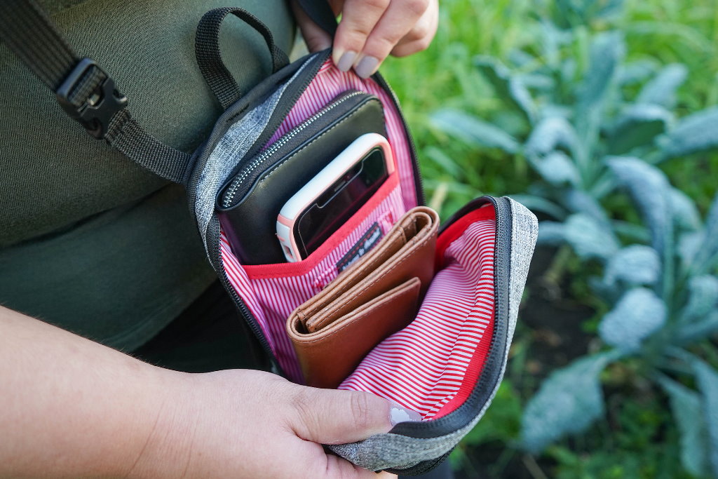 herschel supply co form crossbody large interior