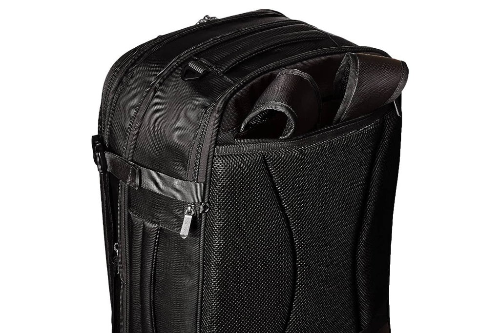 mochila de viaje amazonbasics carry on travel backpack correas