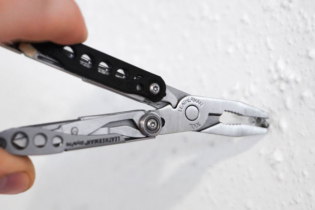 multiherramienta leatherman style ps en uso