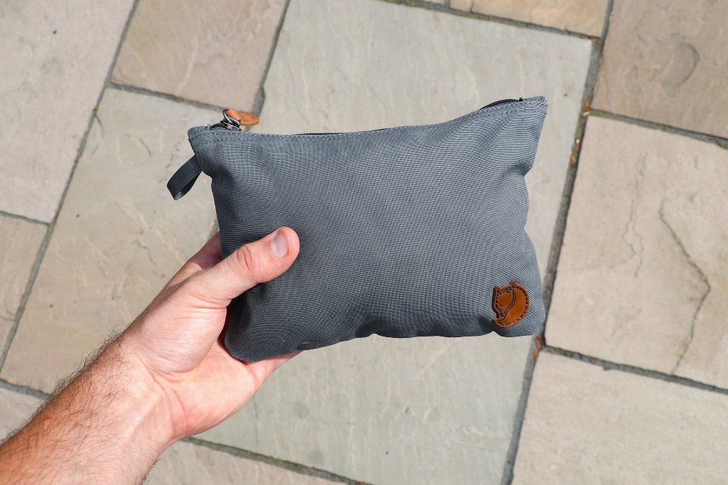 bolsa fjallraven gear pocket llena